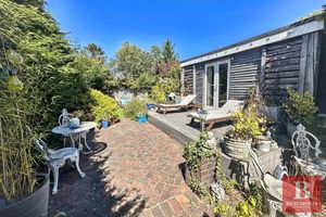 Larkfield Way